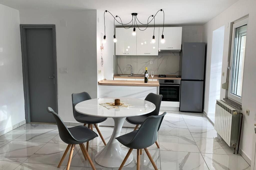 New Apartment Ema I Крк Экстерьер фото